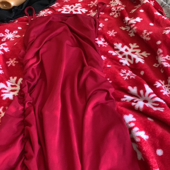 Red soft dress, never worn - Picture 2 of 3